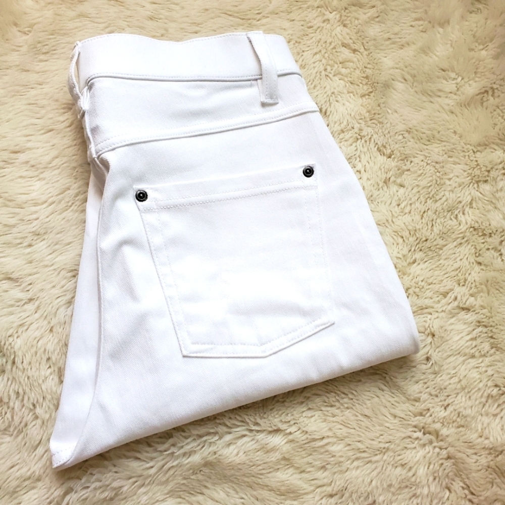 HUE. Small Womens Stretchy White pants. NEW.